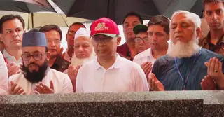 হযরত শাহজালালের মাজার জিয়ারত করলেন প্রধানমন্ত্রী